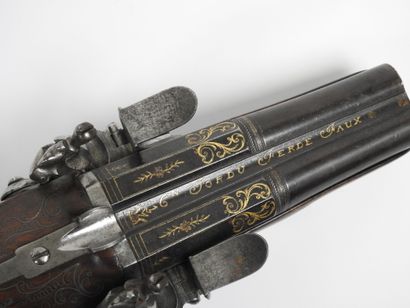 Pistolet à silex à double canon en table,...