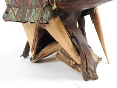 Selle pour dromadaire en bois, cuir et appliques...