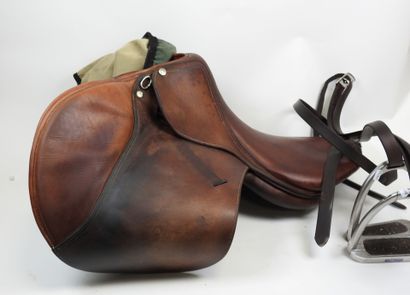 Selle de cheval en cuir de marque BELLOIR...