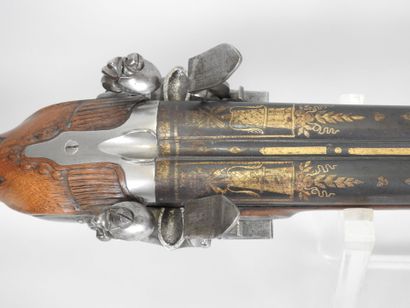 Fusil à silex à double canon en table bleui...