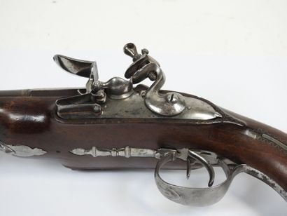 Pistolet à silex à double canon en table,...