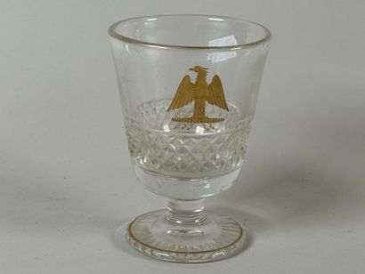Verre sur pied en cristal taillé à décor...