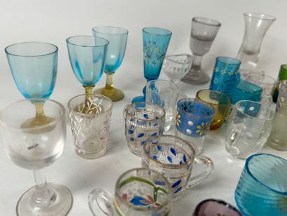 Importante collection de petits verres en...