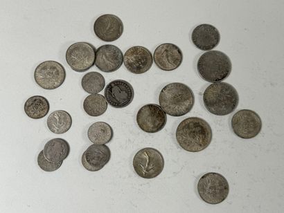 Ensemble de pièces en argent comprenant :
-...