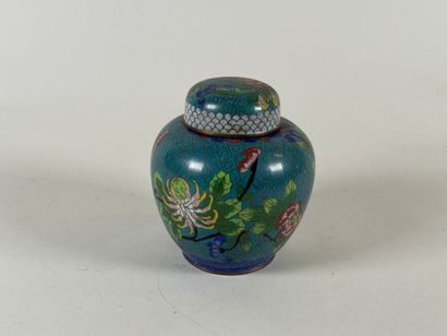 ASIE, XXe.
Pot couvert en bronze cloisonné...