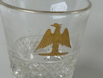 Verre sur pied en cristal taillé à décor...