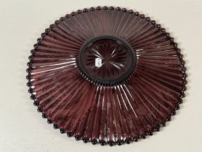 VENISE, début XXe.
Plat en verre moulé à...