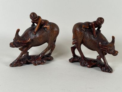 INDOCHINE, XXe.
Paire de sujets en bois sculpté...