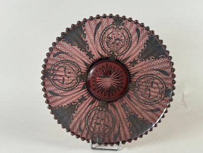 VENISE, début XXe.
Plat en verre moulé à...