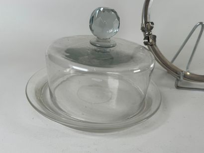 Plateau à fromage en verre, la prise facettée.
D....