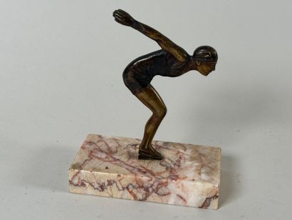 CUY (XXe).
Le plongeur.
Petit sujet en bronze...
