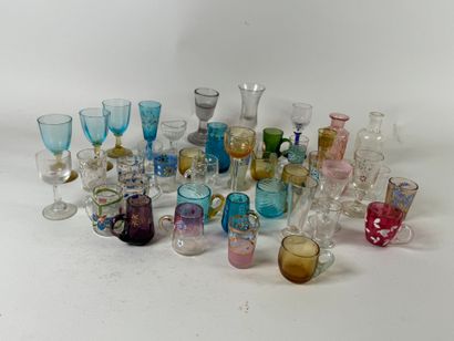 Importante collection de petits verres en...