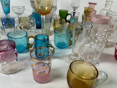 Importante collection de petits verres en...