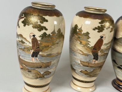 JAPON, SATSUMA, XXe.
Deux paires de vases...