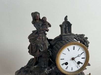 École XXe.
Femme à l'enfant.
Pendule en régule...