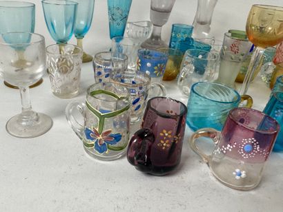 Importante collection de petits verres en...