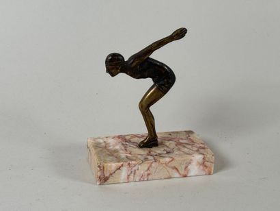 CUY (XXe).
Le plongeur.
Petit sujet en bronze...