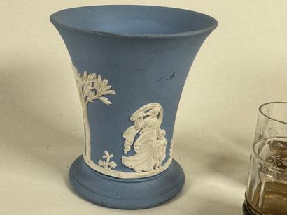 Série de sept petits verres à liqueur en...