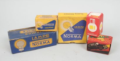 Lot of three new 6V headlight bulbs in original...