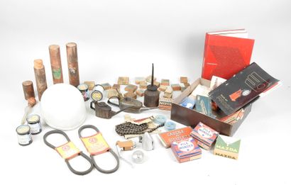 AUTOMOBILIA lot: cruets, books, headlight,...