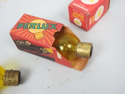 Lot of three new 6V headlight bulbs in original...