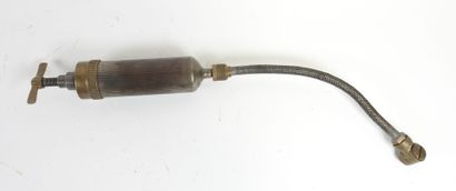 Set of two TECALEMIT grease guns, circa 1930.
Length:...