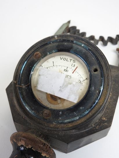 Battery tester (voltmeter on load resistor)...