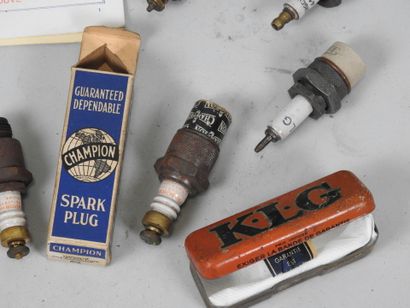 Lot of 8 candles from the 20's to the 30's:...