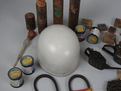 AUTOMOBILIA lot: cruets, books, headlight,...