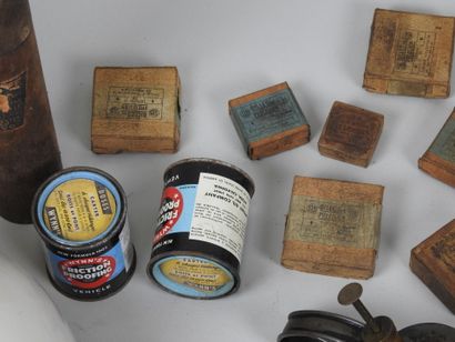 AUTOMOBILIA lot: cruets, books, headlight,...