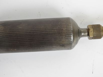 Set of two TECALEMIT grease guns, circa 1930.
Length:...