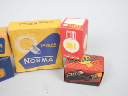 Lot of three new 6V headlight bulbs in original...