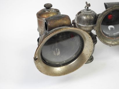 Lot including:
- Two LUXOR bicycle lamps,...