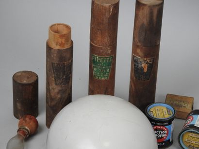 AUTOMOBILIA lot: cruets, books, headlight,...