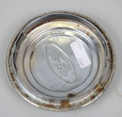FORD Model B hubcap from 1933.
Diameter:...