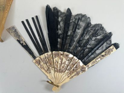CHINA, Canton.
16-strand lacquer fan with...