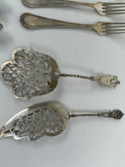 Silver lot, 800 mil. comprising :
- five...
