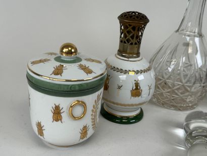 Lot including :
- carafe in cut crystal.
H....