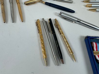PARKER.
Collection of six ballpoint and fountain...