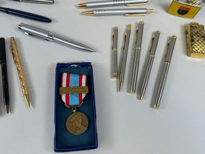 PARKER.
Collection of six ballpoint and fountain...
