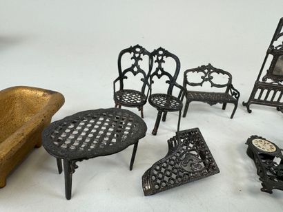 S.R. France.
Miniature dolls' furniture in...