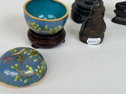 Lot including :
- small cloisonné bronze...