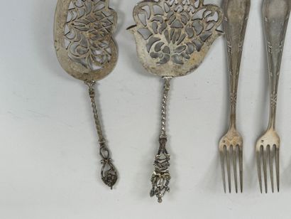 Silver lot, 800 mil. comprising :
- five...