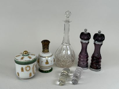 Lot including :
- carafe in cut crystal.
H....