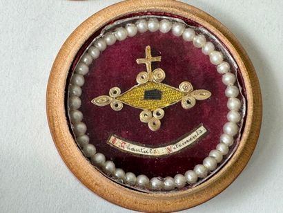 Reliquary with circular paperolle decorated...