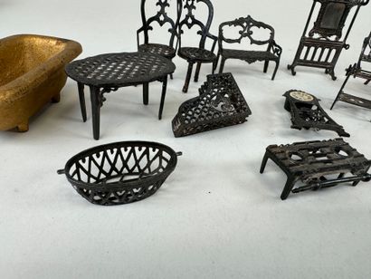 S.R. France.
Miniature dolls' furniture in...
