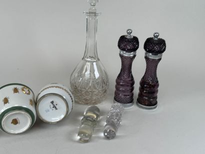 Lot including :
- carafe in cut crystal.
H....