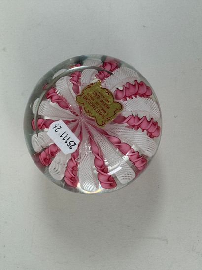 MURANO, 20th century.
Sulfide ball in colored...