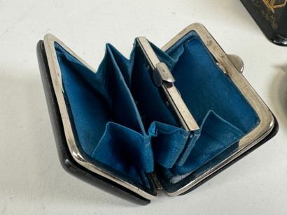 Lot including :
- a small boiled cardboard...