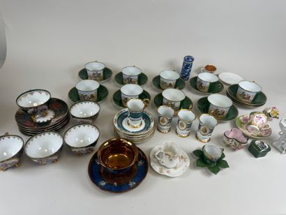 Lot of polychrome porcelain tases decorated...